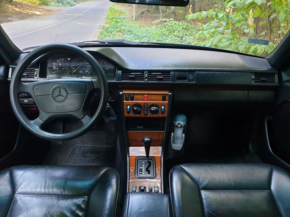 vand mercedes w124 E 280 vehicul istoric