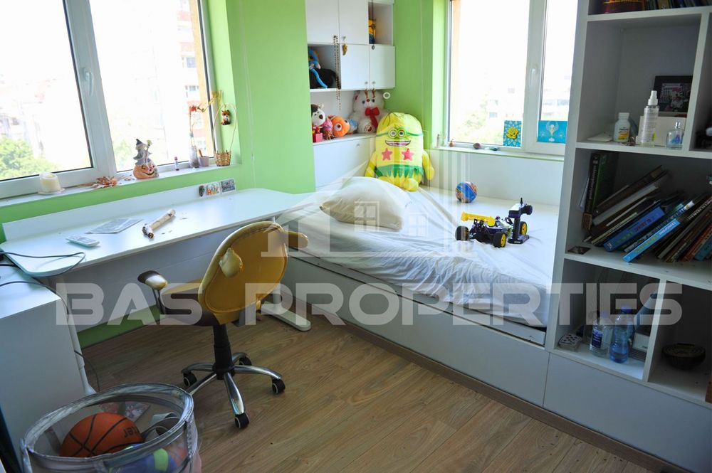 Продава се Четиристаен апартамент в София, Стрелбище - 200 кв.м за 1900 €/кв.м - Снимка #8