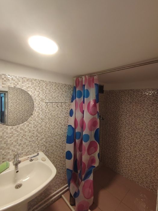 Închiriez garsoniera, curte zona Tineretului /Sincai