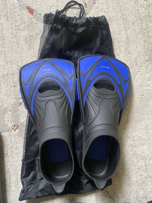 Ласты для плавания.