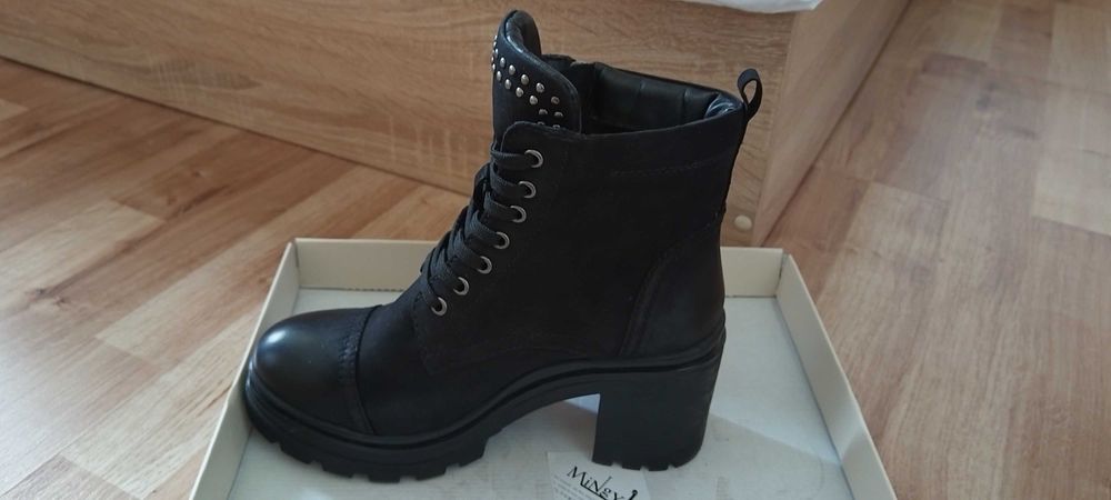 Дамски черни боти на ток