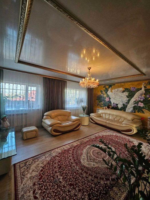 Продам большой кирпичный дом