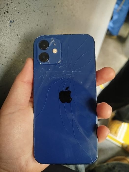 Айфон 12  продаю