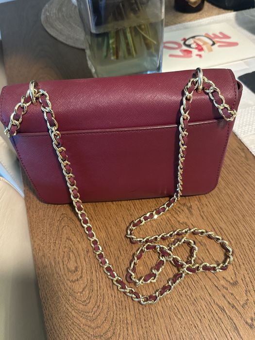 Tory Burch small burgundy bag, strap adjustable