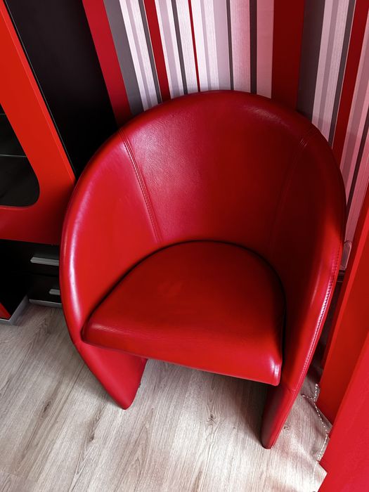 Червен Кожен Фотьойл