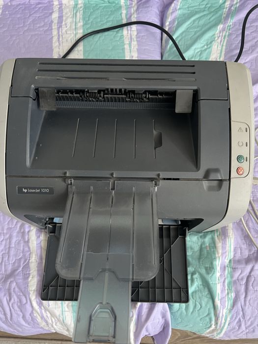 Продаю принтер HP LaserJet 1010
