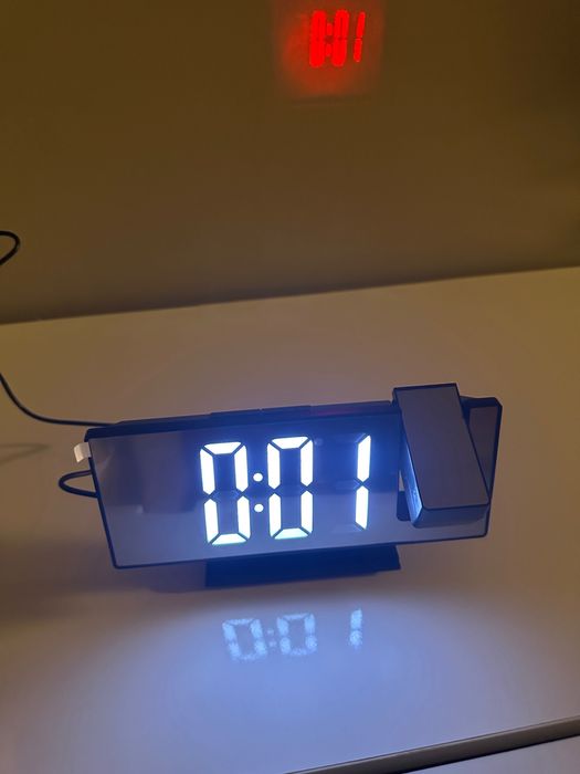 LED огледален часовник с прожекция