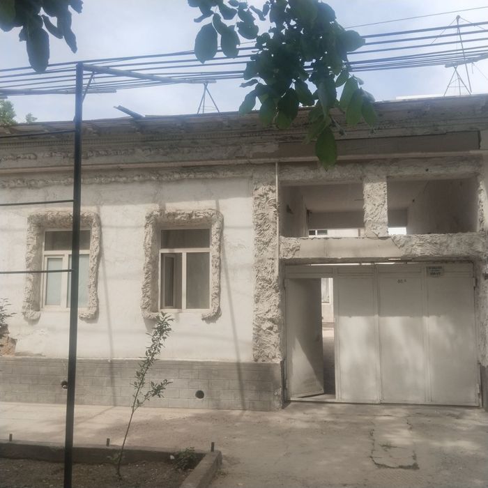Chilonzor yo'l yuzida 2.4 sotikli yaxlit uy