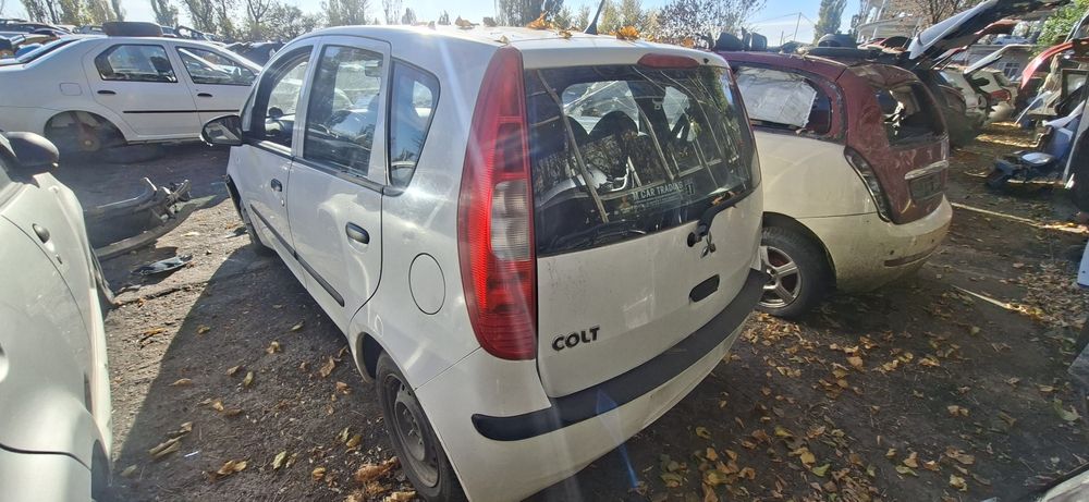 Dezmembrez Mitsubishi Colt 1.1 B 2005