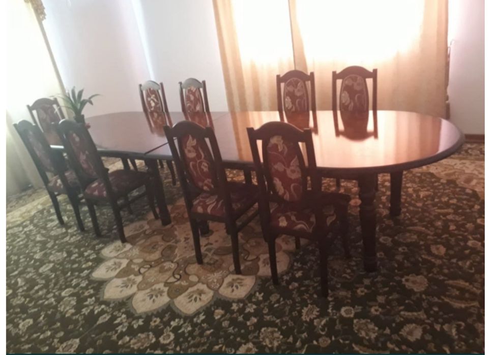 Стол со стульями