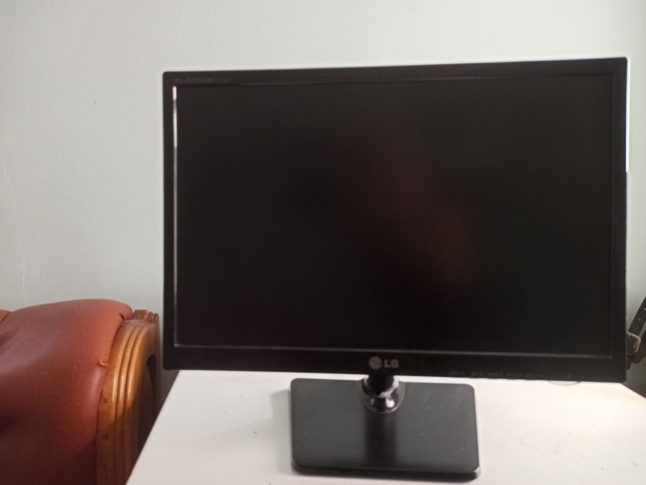 Monitor LG 19 talik