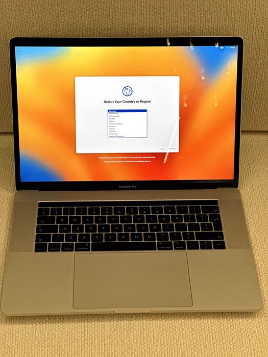 Apple MacBook Pro 15" (2107) - i7 / 16 GB RAM / Retina с ПОДАРЪК