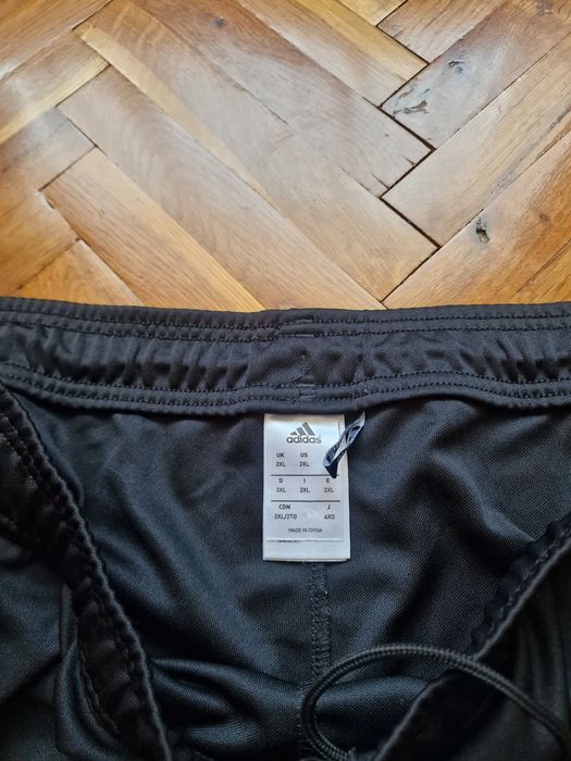 Страхотни мъжки къси футболни панталони ADIDAS размер 2XL