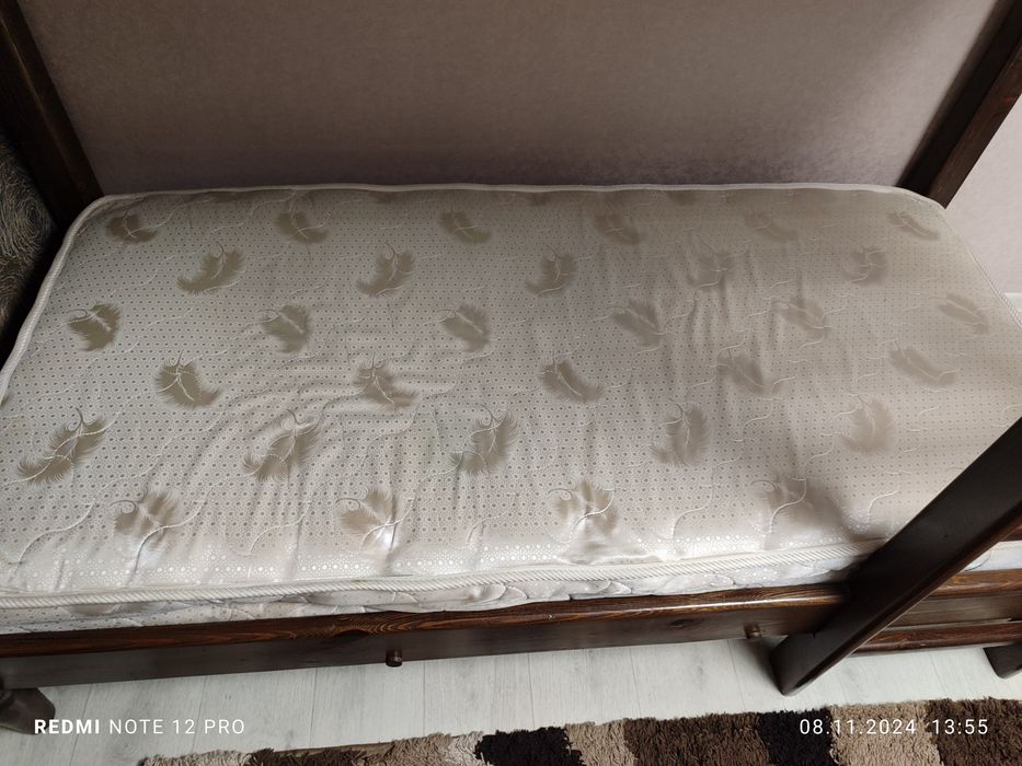 Продам деревянную кровать