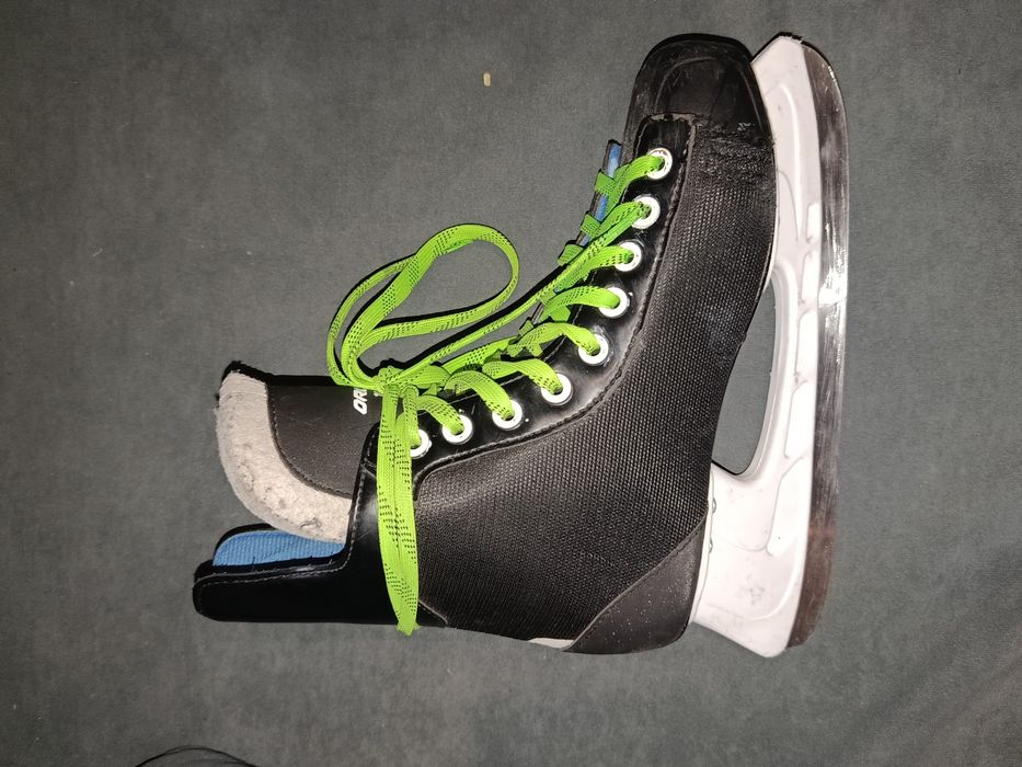 Продам коньки размер 40