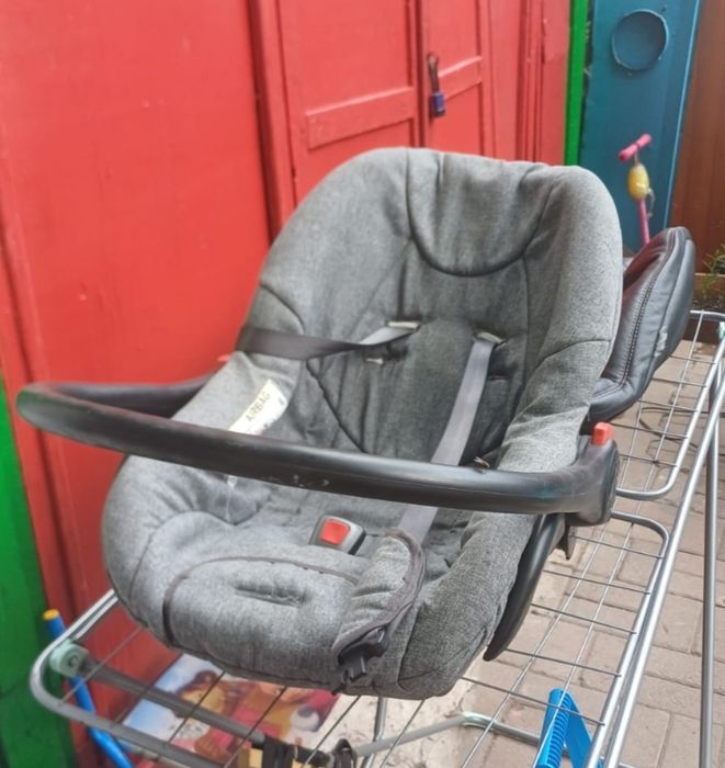 Продам автокресло детское