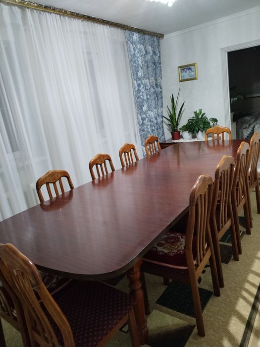 Стол стулья в хорошем состоянии