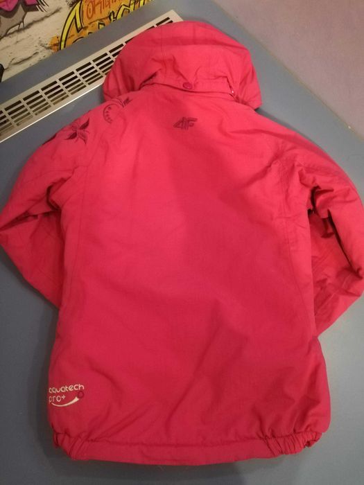 Продавам детско зимно/скиорско/яке + Подарък