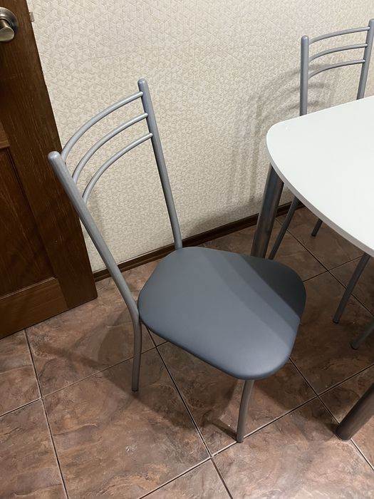 Продам стол со стульями