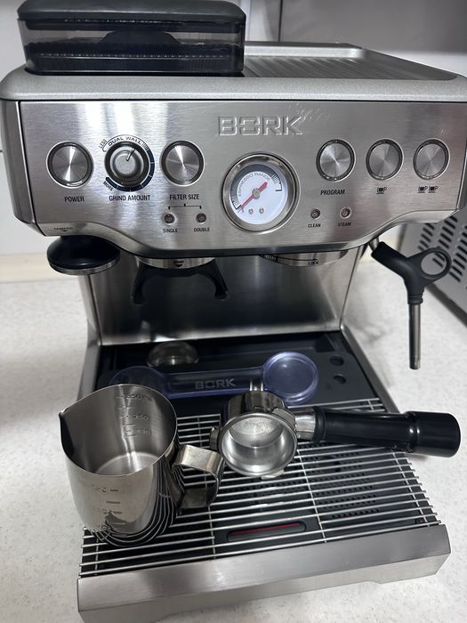 Кофемашина Bork c801