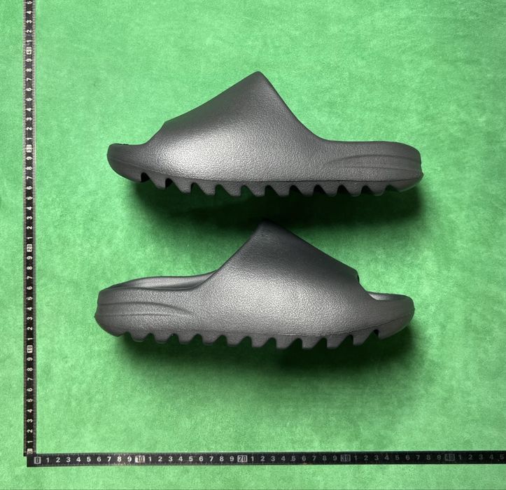 Yeezy slides marimi de la 36 la 44