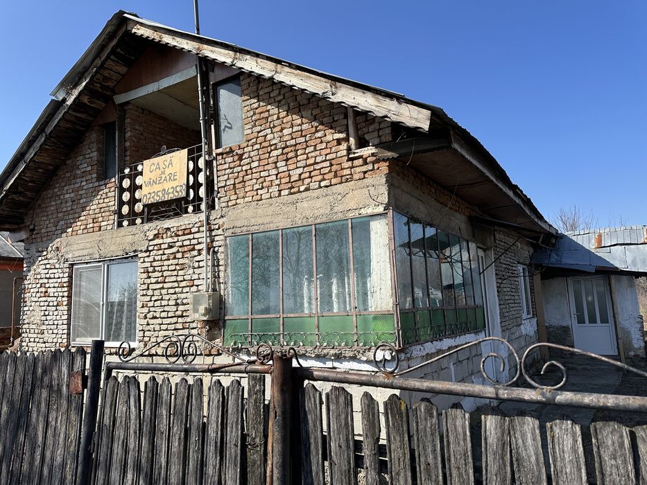 Casă de vanzare!