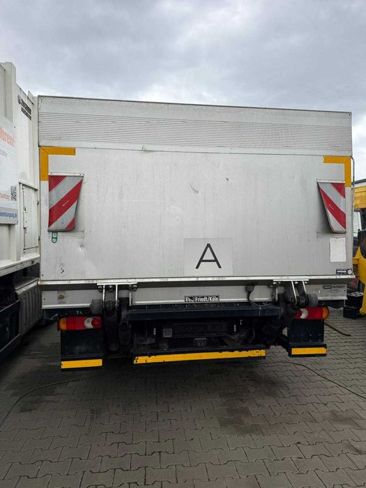 Autoutilitara DAF LF 45.160 Hybrid cu macarea Palfinger