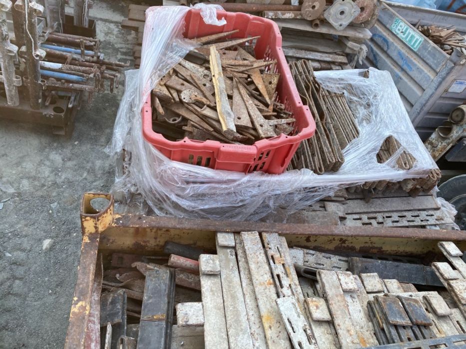 Inchiriez Popi Metalici Schela Metalica Cravate