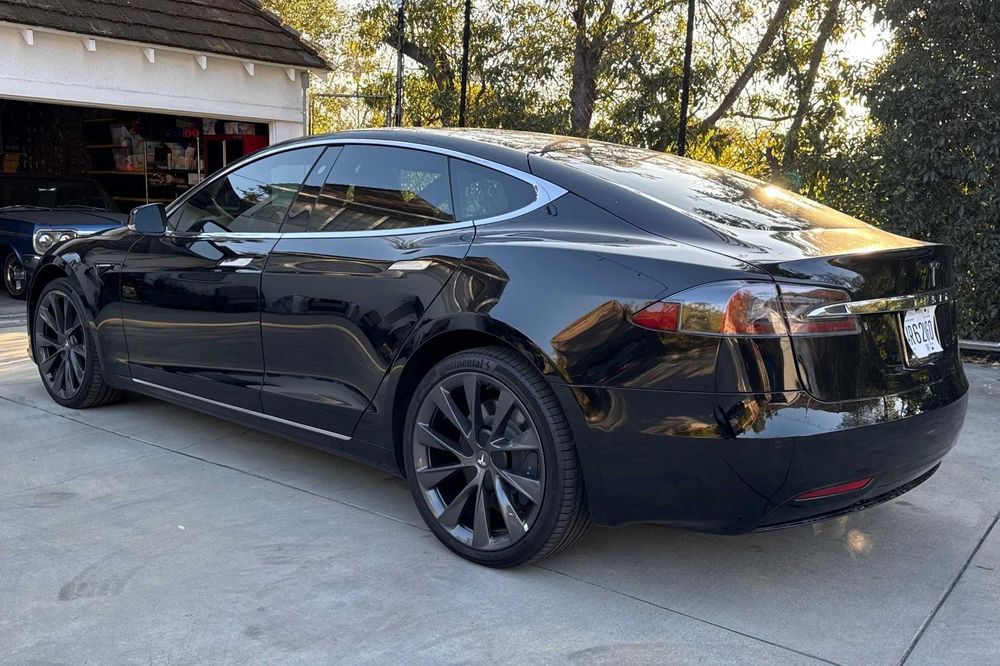 Dezmembrez Tesla Model S 2016 - 2021