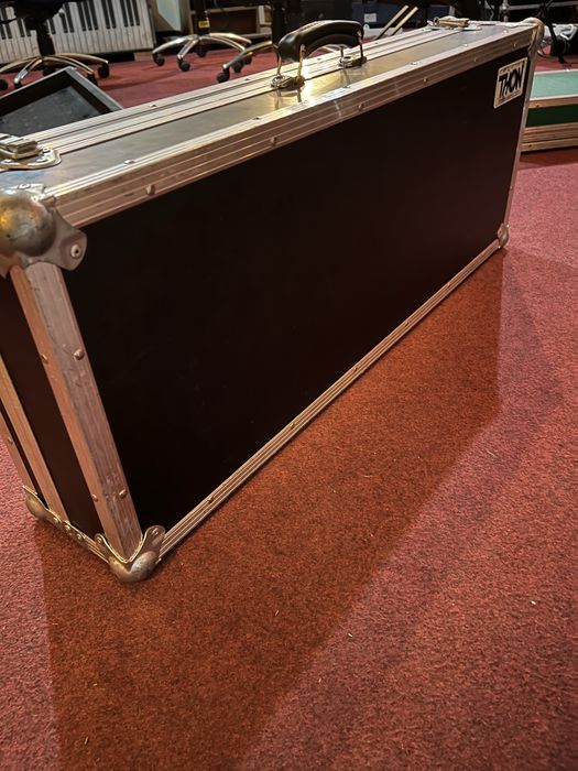 Vand Yamaha Modx6 cu case Thon