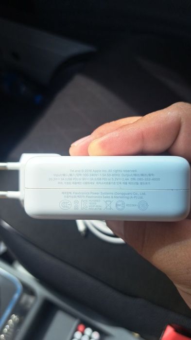 Оригинальный адаптер питания Apple 61W USB-C