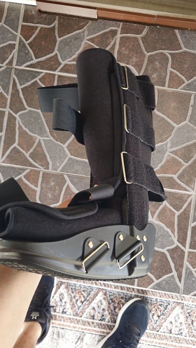 Proteza picior drept mărimea M Walker T 100 noua,nepurtata