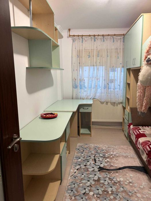 vand apartament 3 camere, decomandate in Buhusi