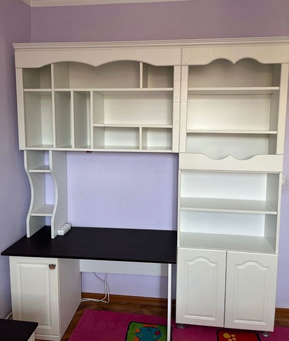 Bibliotecă și birou cameră copii