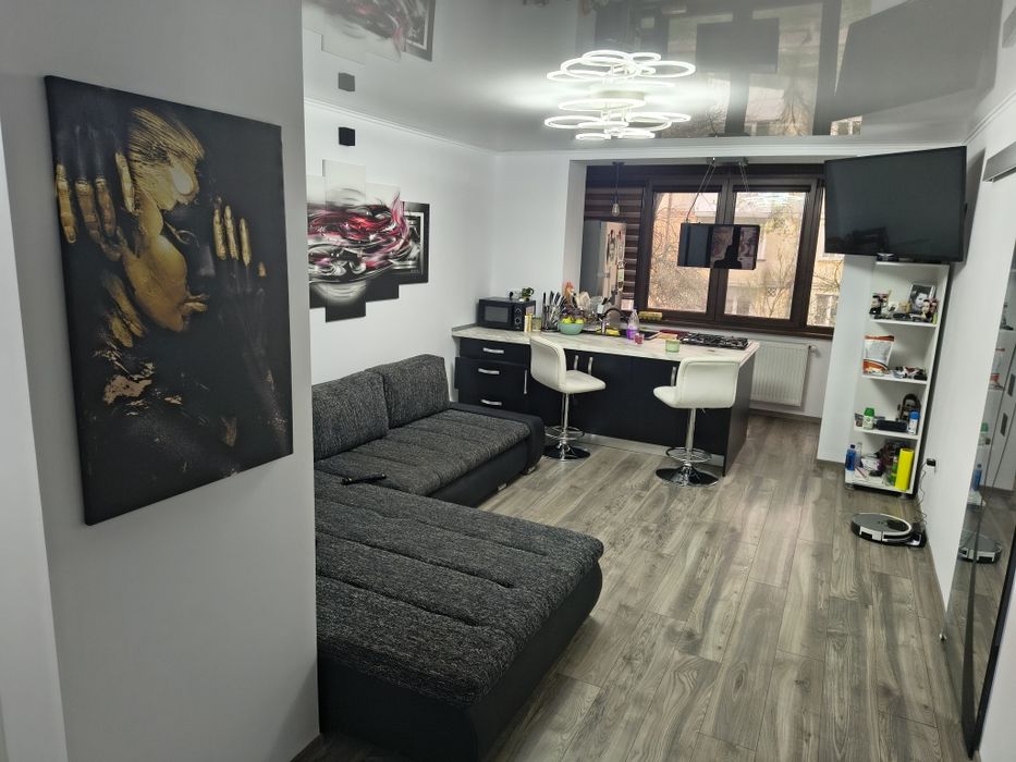 Vând apartament 3 camere