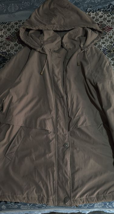 Продается Куртка - Женская .