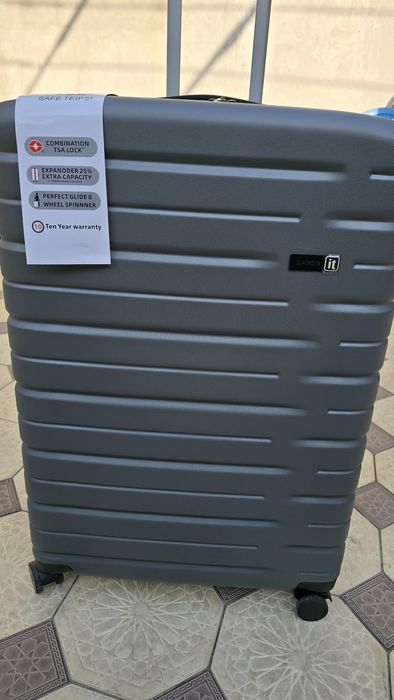Продам чемодан бренда IT