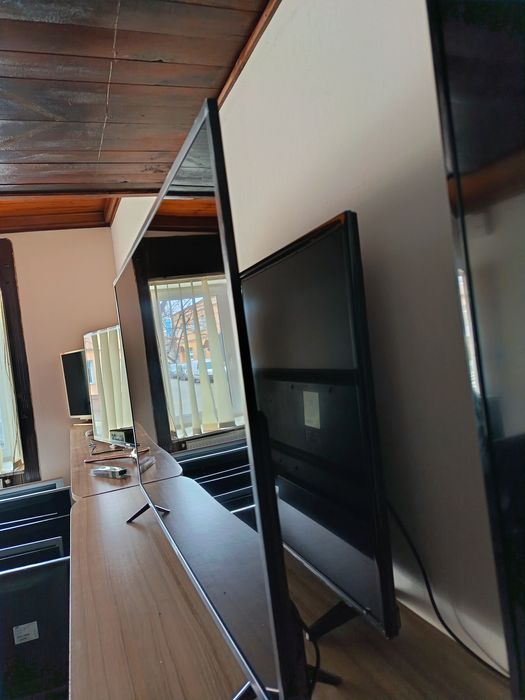 Monitor TV 2 bucăți , 125 Cm, 49 INCHI. Profesional Technisat 4K UHD