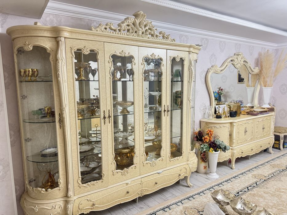 Сервант горка айнасымен