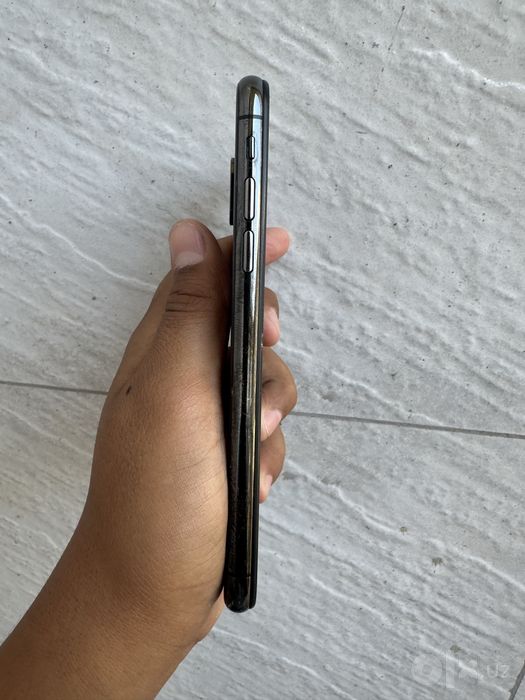 Iphone xs 64 gb .