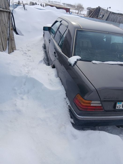 Продам мерседес 124.