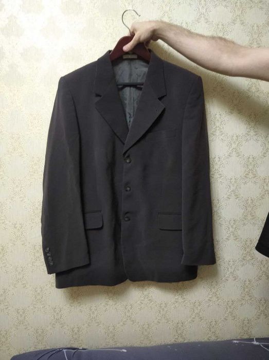 Продаю пиджак серый.