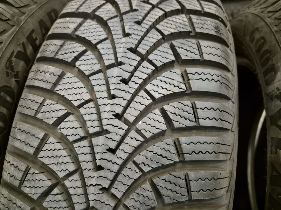 4 anvelope iarna Goodyear 205 60 16 stare foarte buna