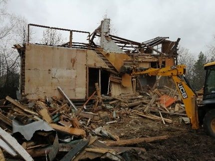 Демонтаж зданий домов