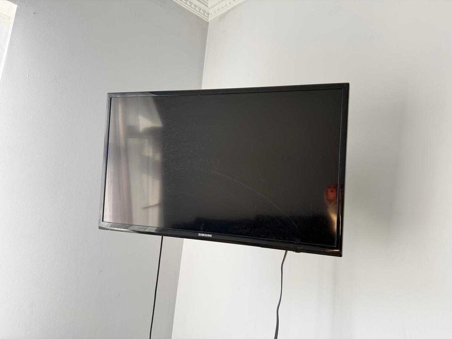 Телевизор Samsung работающий с кронштейном бу