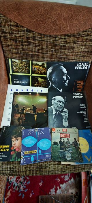 Vând colecție de discuri vinil