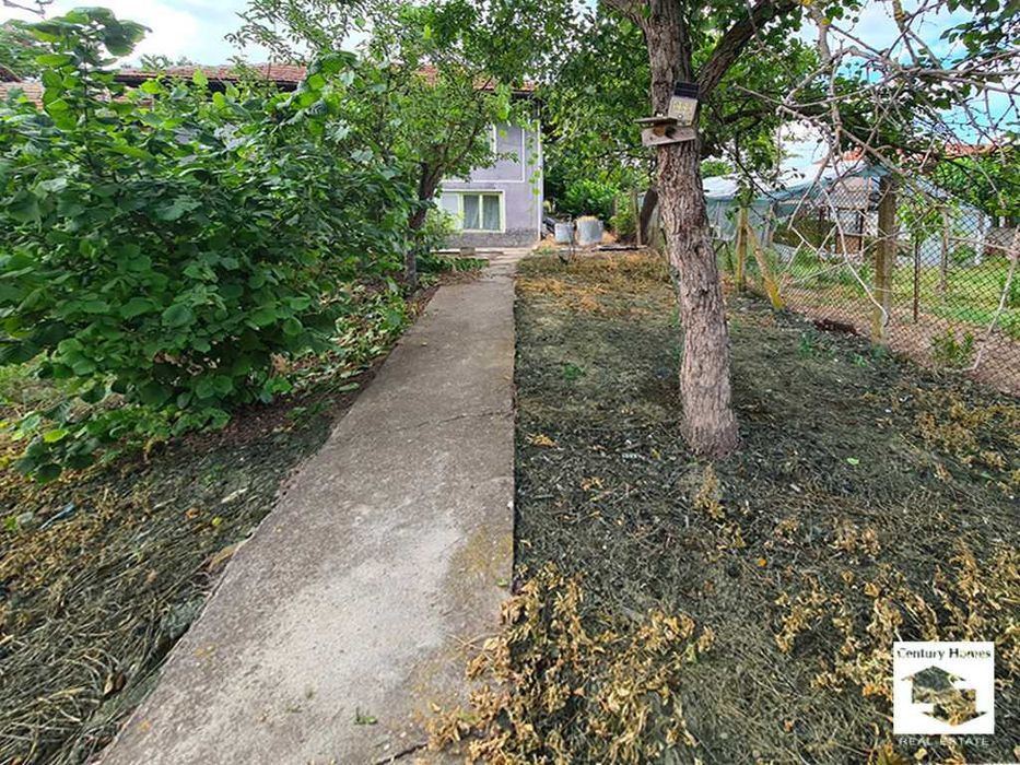 145303 ЕКСКЛУЗИВНО! Просторна къща с гараж в с. Страхилово