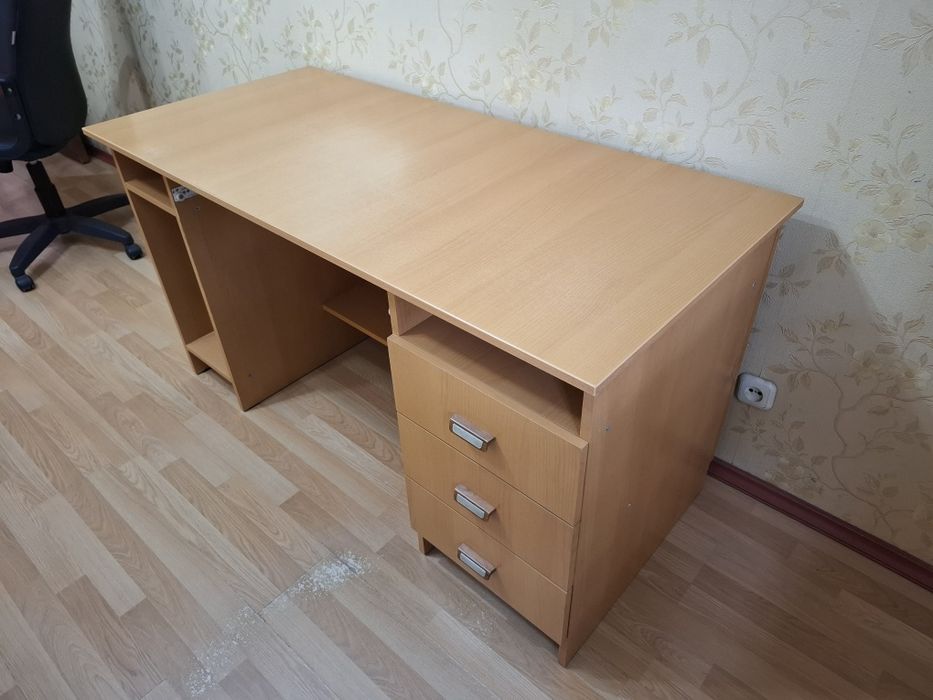 Продам стол б/у в хорошем состоянии