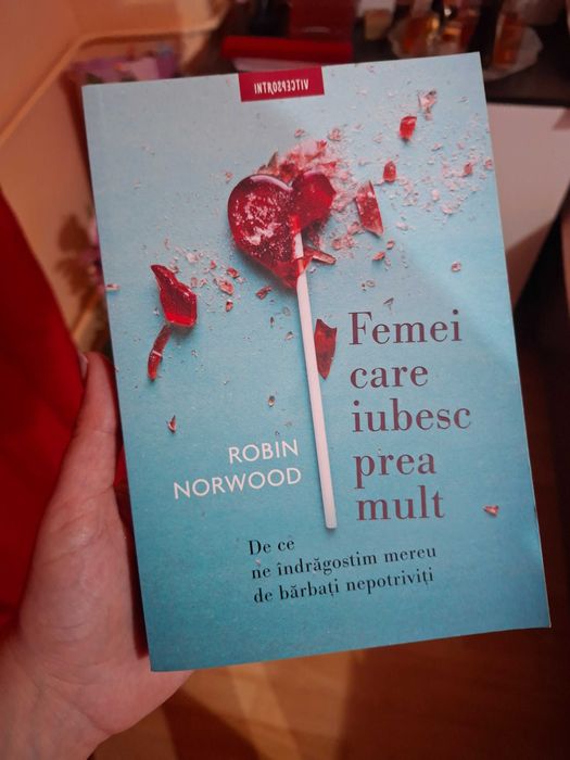 Pachet de 3 cărți. Iubire versus Neiubire / 44 de capitole despre bărbați / Femei care iubesc prea mult