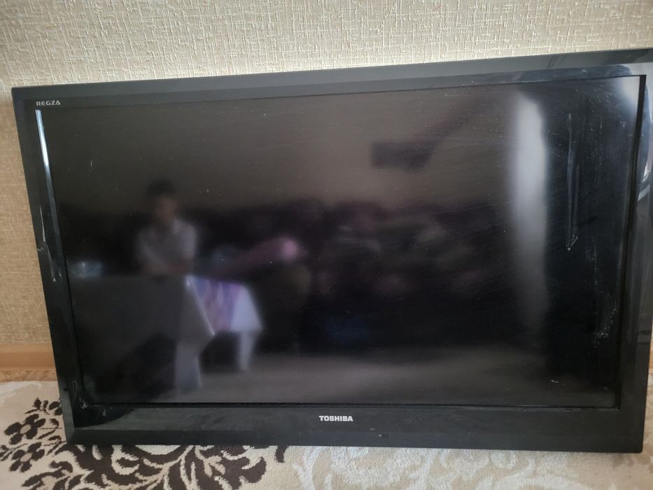 Продаю телевизор в комплекте с пультом